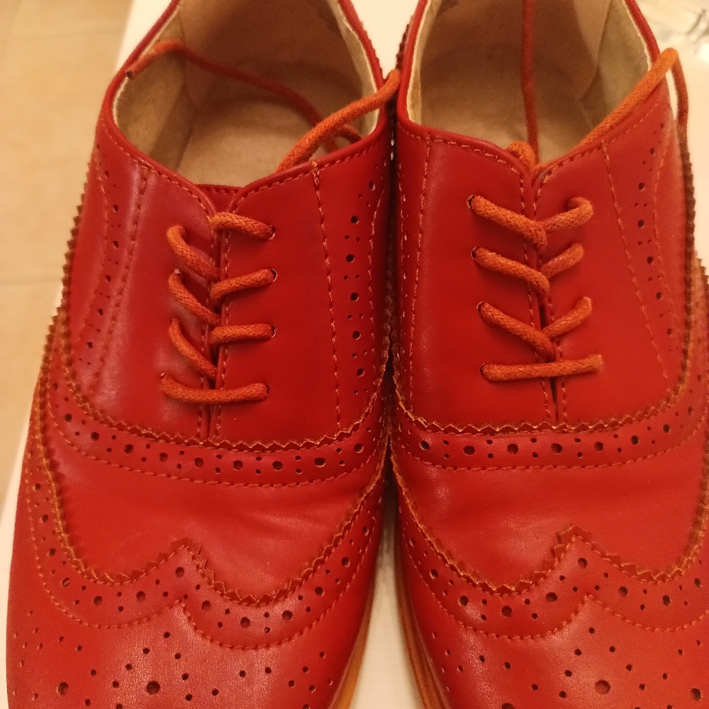 Brownish lace Oxford shoes